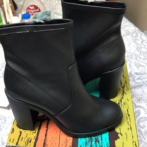 Black heeled boots